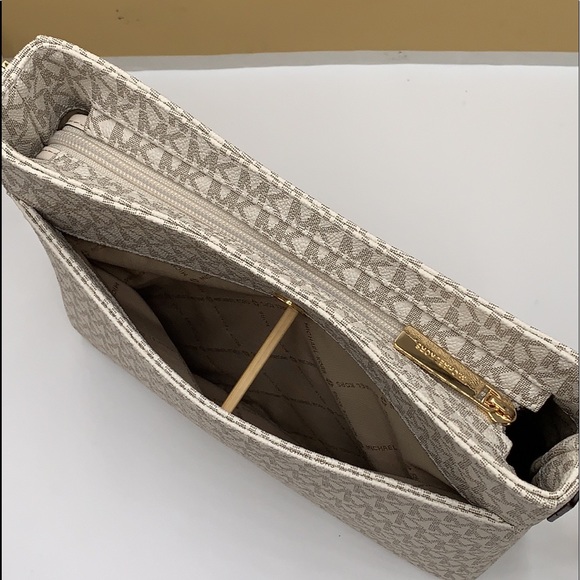 MICHAEL KORS JET SET TRAVEL LARGE MESSENGER LIGHT CREAM MULTI - Picture 8 of 16